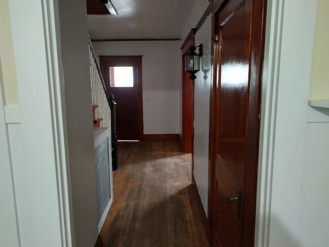 Building Photo - 106 Woodstock Ave