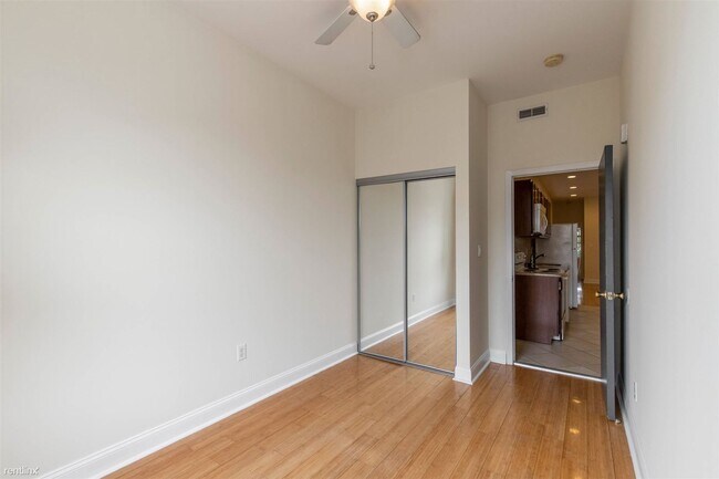 Foto del edificio - 3 br, 2 bath Triplex - 1619 DIAMOND ST Unit B