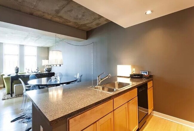 Foto del edificio - 275 S Harrison St