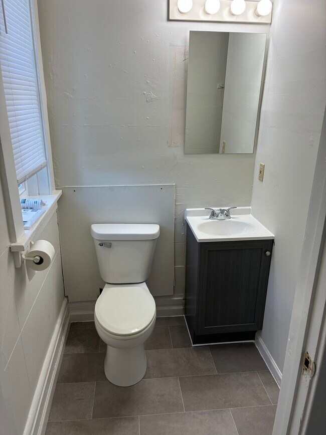 Unidad 4 Baño 1 - 808 Jefferson Ave