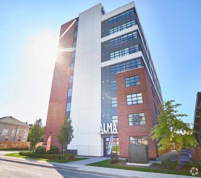 Exterior - ALMA @ Oshawa – Student Community