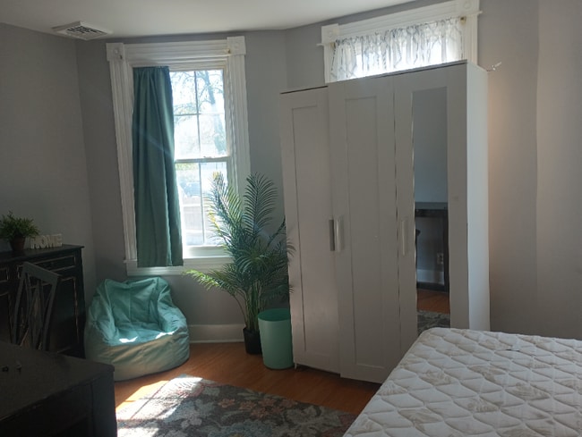 Foto del edificio - 2916 E Cold Spring Ln
