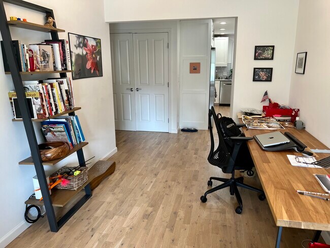 Building Photo - 350 Mainsail Ct