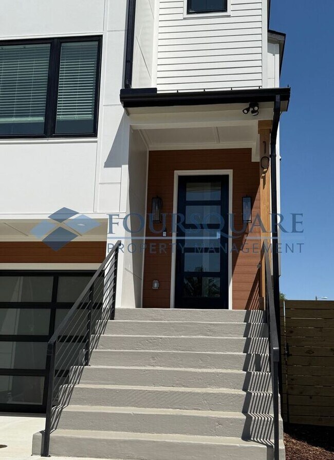 Foto del edificio - Spacious New Construction 4-Bed, 4-Bath Townhome with Modern Finishes, Fireplace & Fenced Yard | ...