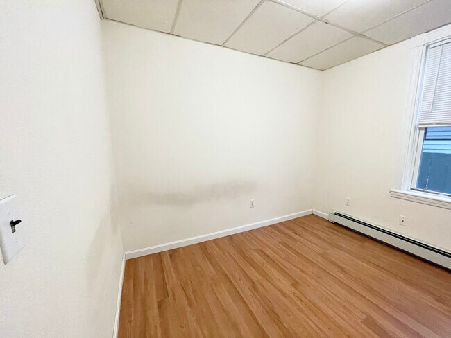 Foto del edificio - 1566 Tremont St
