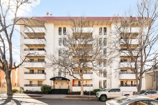 Building Photo - 1365 Columbine St