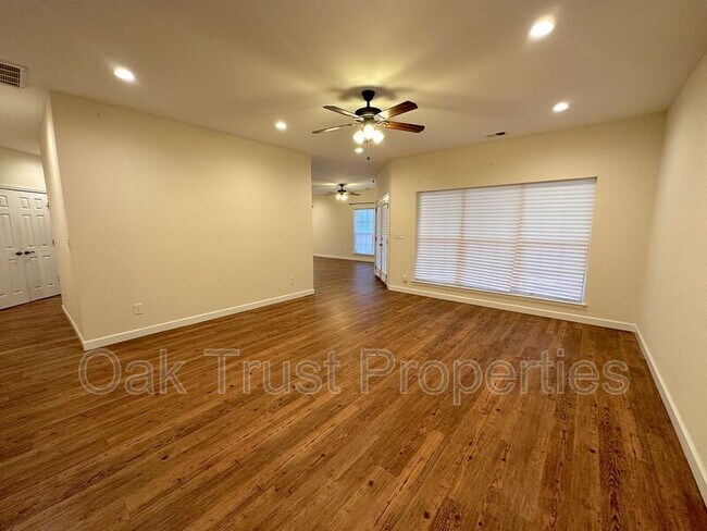 Foto del edificio - 734 E Butternut Rd