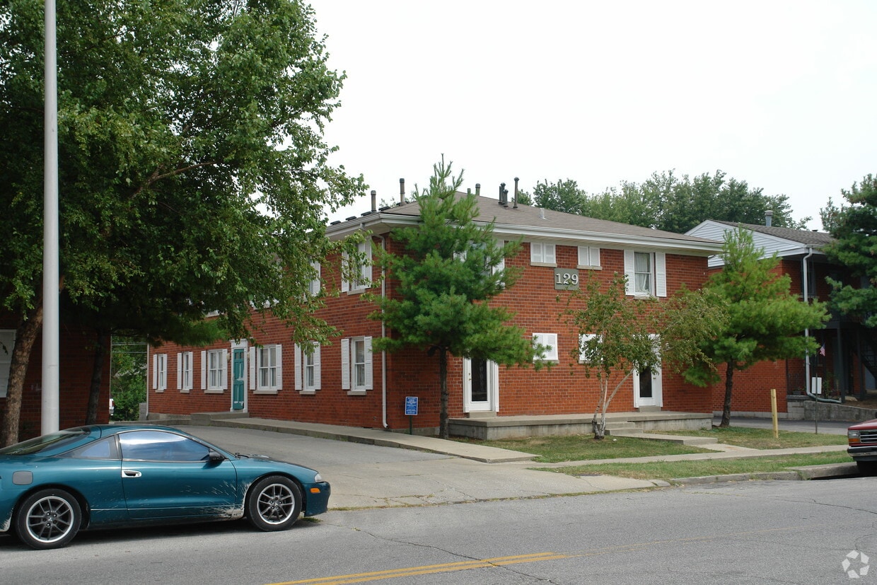 Building Photo - 125-129 Zandale Dr