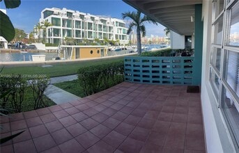 Building Photo - 3923 NE 166th St