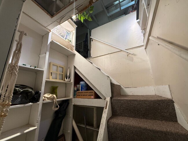 Foto del edificio - $600 | Studio, 1 Bathroom 2nd Floor Apartment | Cat Friendly* | Available for July 30th, 2026 Mov...