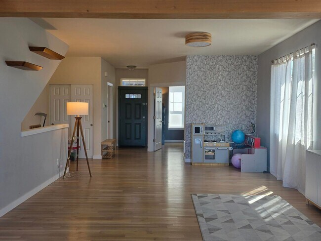 Foto del edificio - 4 bdrm Home in Poulsbo's Chateau Ridge!
