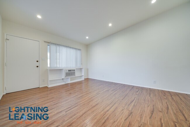 Foto del edificio - 1325 N Harvard Blvd