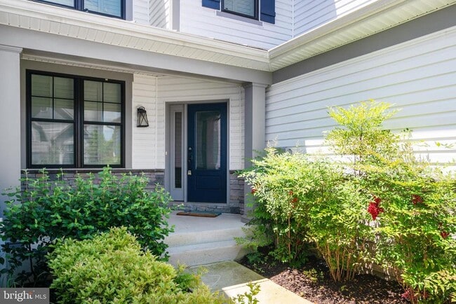 Building Photo - 8631 St Anthony Dr