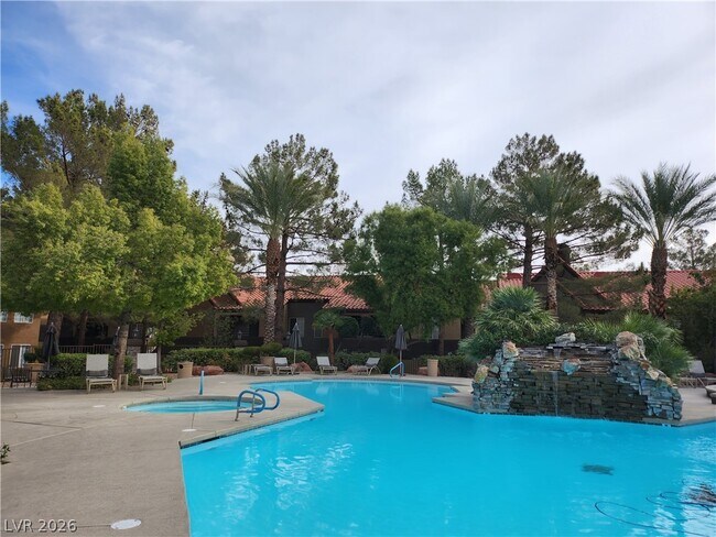 Foto del edificio - 2200 S Fort Apache Rd