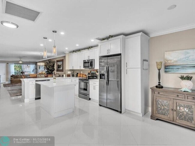 Building Photo - 13323 Pineapple Palm Ct