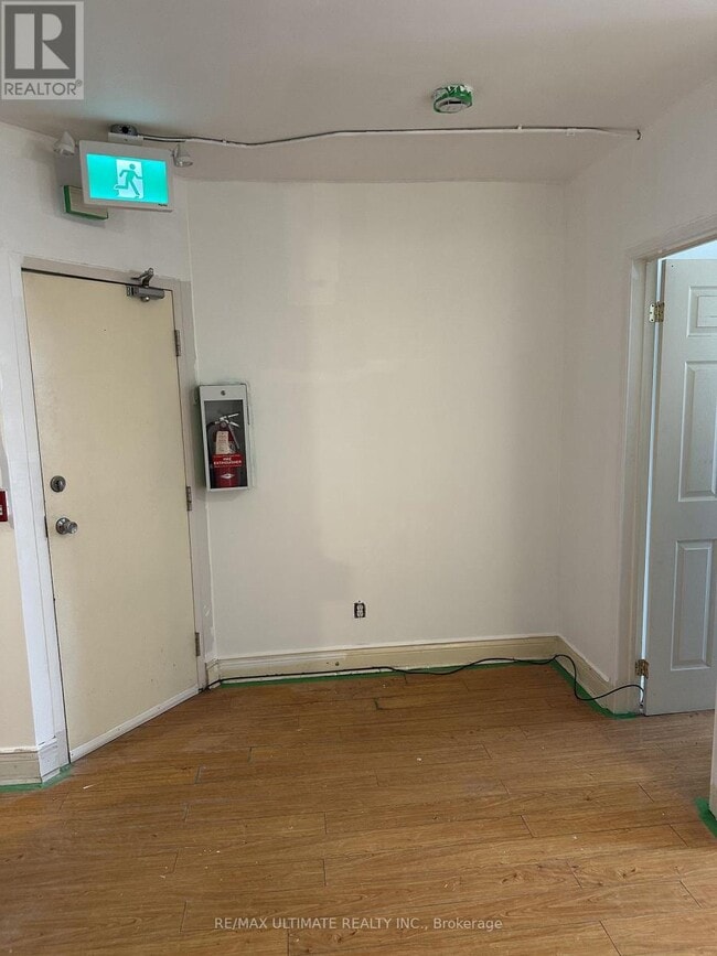 Building Photo - 463 Queen St W