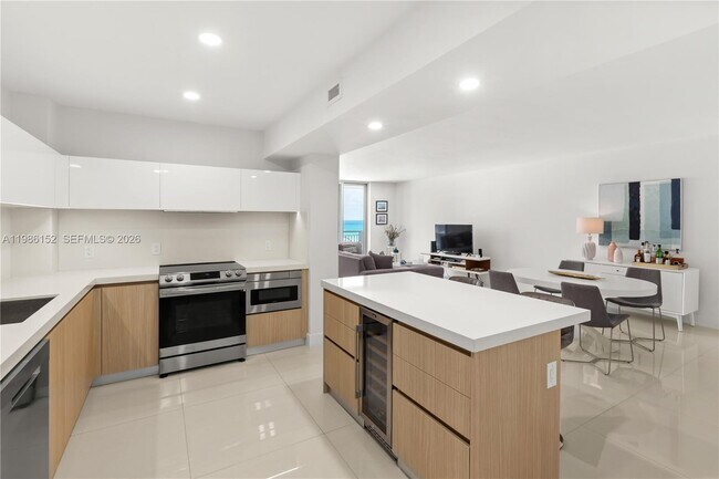 Building Photo - 5825 Collins Ave