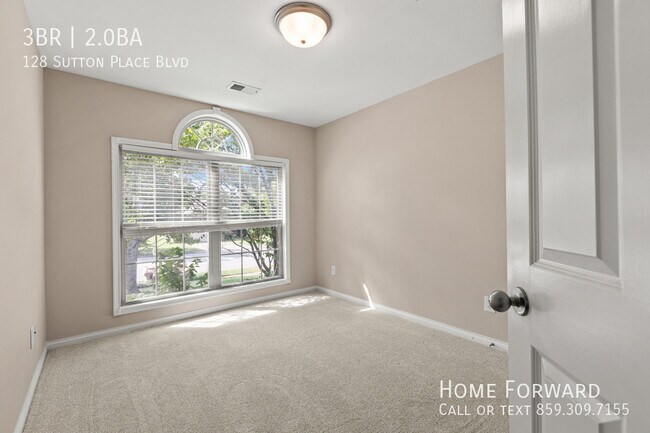 Foto del edificio - 128 Sutton Pl Blvd