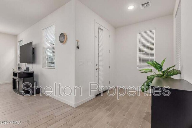 Foto del edificio - 1310 N Zane Dr