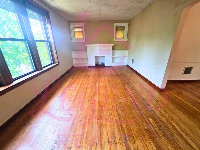 Foto del edificio - 4942 Tholozan Ave