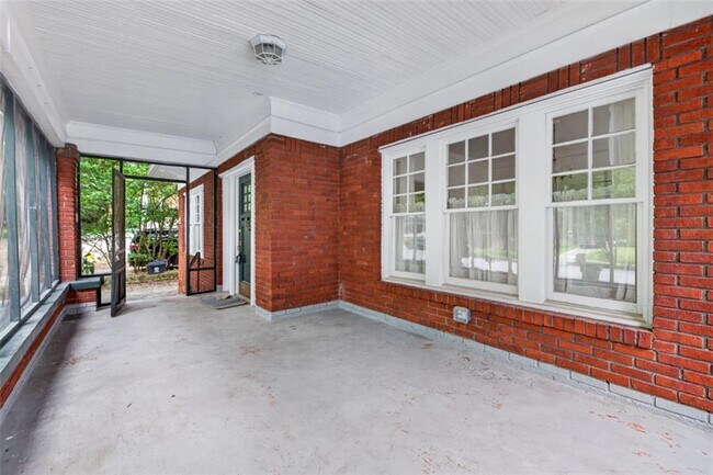 Foto del edificio - 582 Clifton Rd NE