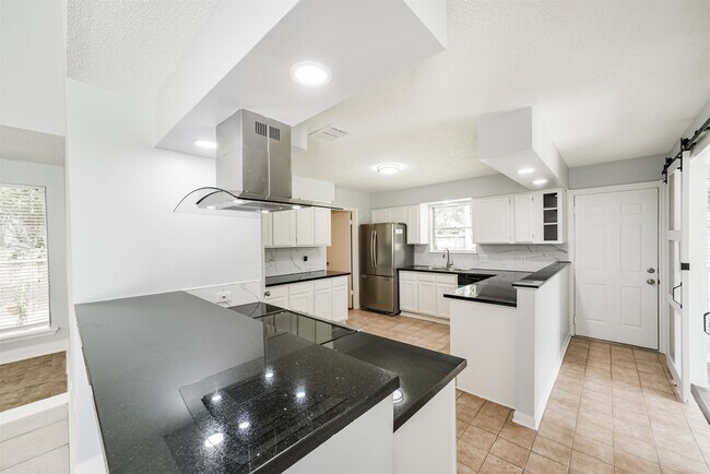 Building Photo - 9503 Dalmally St