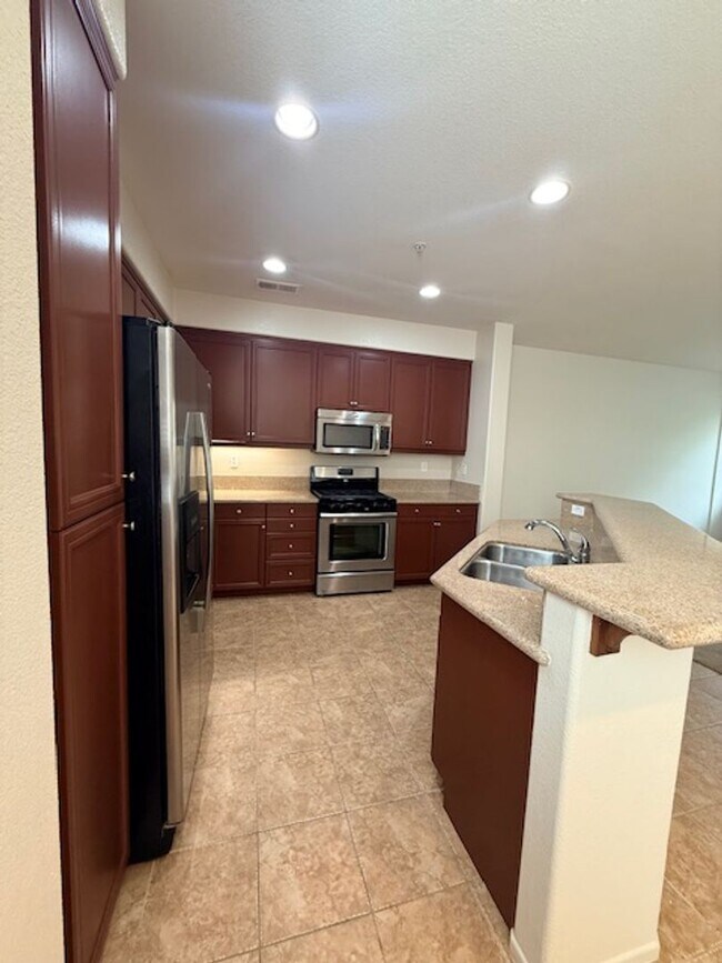 Foto del edificio - Lovely Otay Ranch townhome