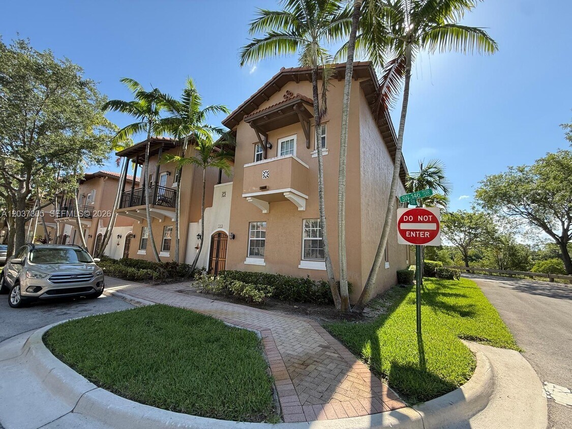 Foto del edificio - 625 SW 146th Terrace