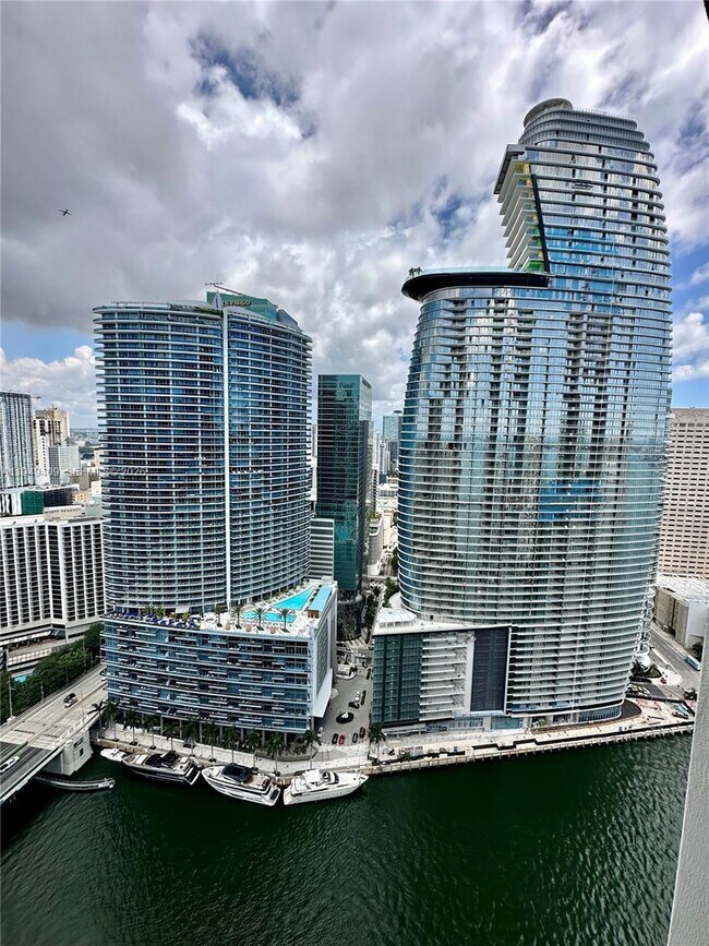 Foto del edificio - 465 Brickell Ave