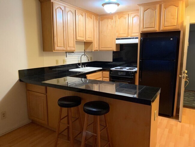 Foto del edificio - One Bedroom Condo Available in Watergate C...