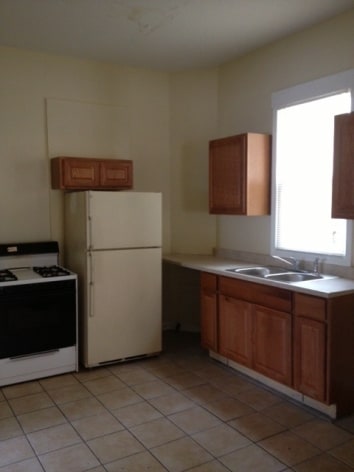  - 5832 W Walton St