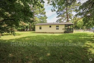 Building Photo - 1282 SE Farmers Dr