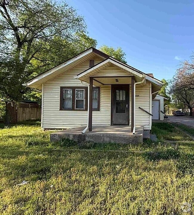 Building Photo - 850 W 33rd St N