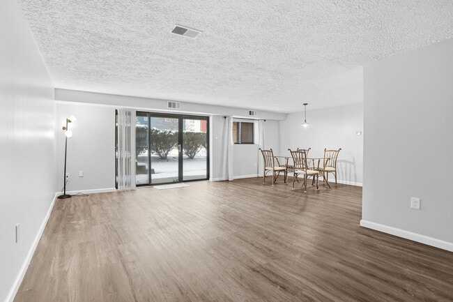 Building Photo - 1204 Dutilh Rd