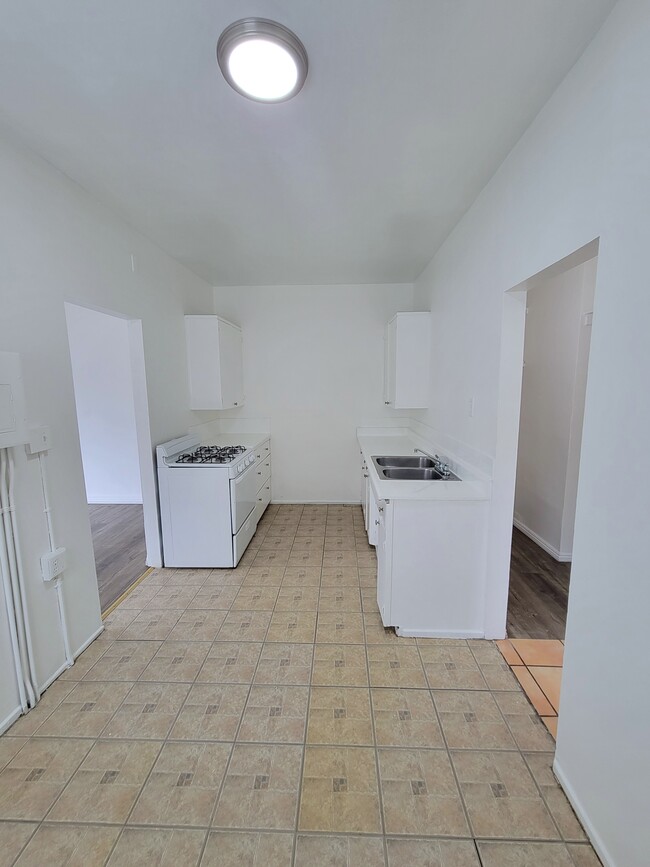 Building Photo - 943 Lime Ave