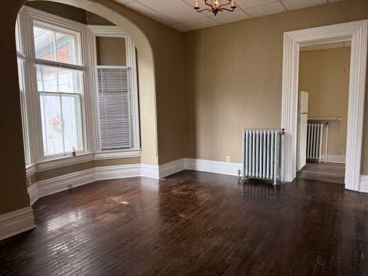 Foto del edificio - 437 W Walnut St
