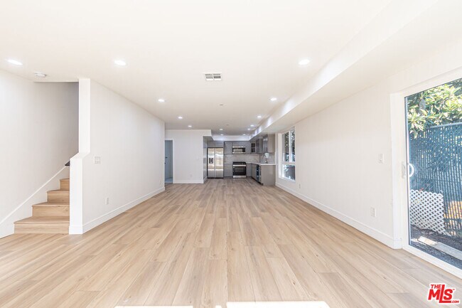 Foto del edificio - 5436 Romaine St