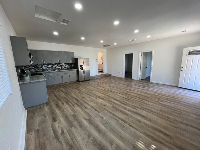 Foto del edificio - 4625 Quashnick Rd