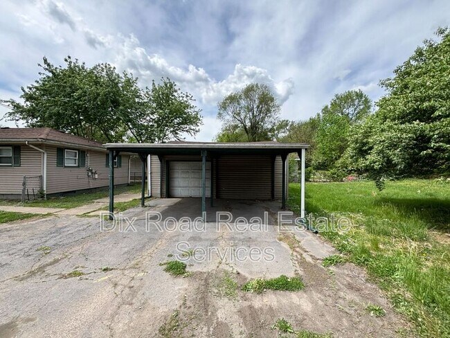 Foto del edificio - 2315 Waneta Ave