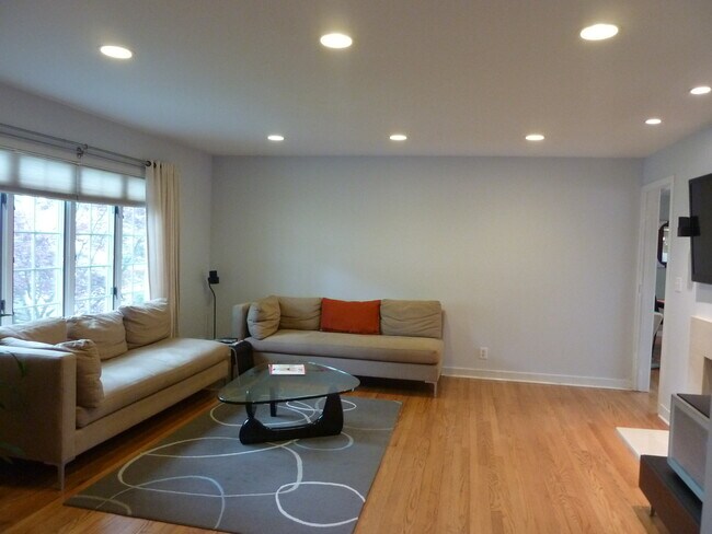 Foto del edificio - 90 Sasco Hill Terrace