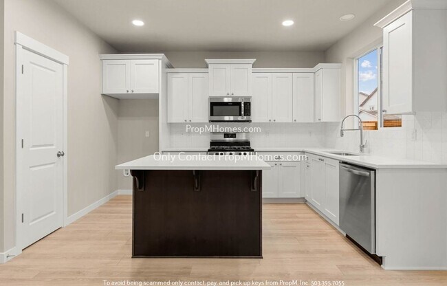 Building Photo - Luxury Four Bedroom Home in Cornelius!