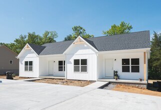 Building Photo - 1943 Holland Rd