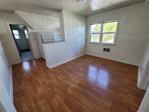 Building Photo - 523 Taylor Ave