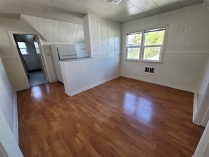 Building Photo - 523 Taylor Ave
