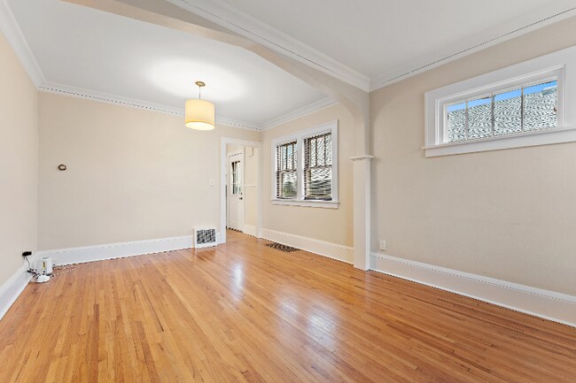 Building Photo - 1157 Charles Ave