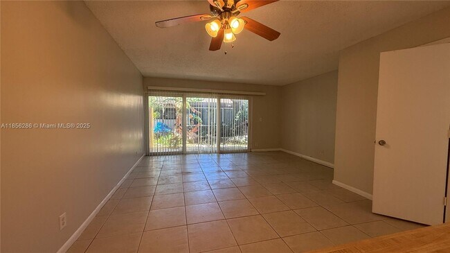 Foto del edificio - 3200 NW 5th Terrace