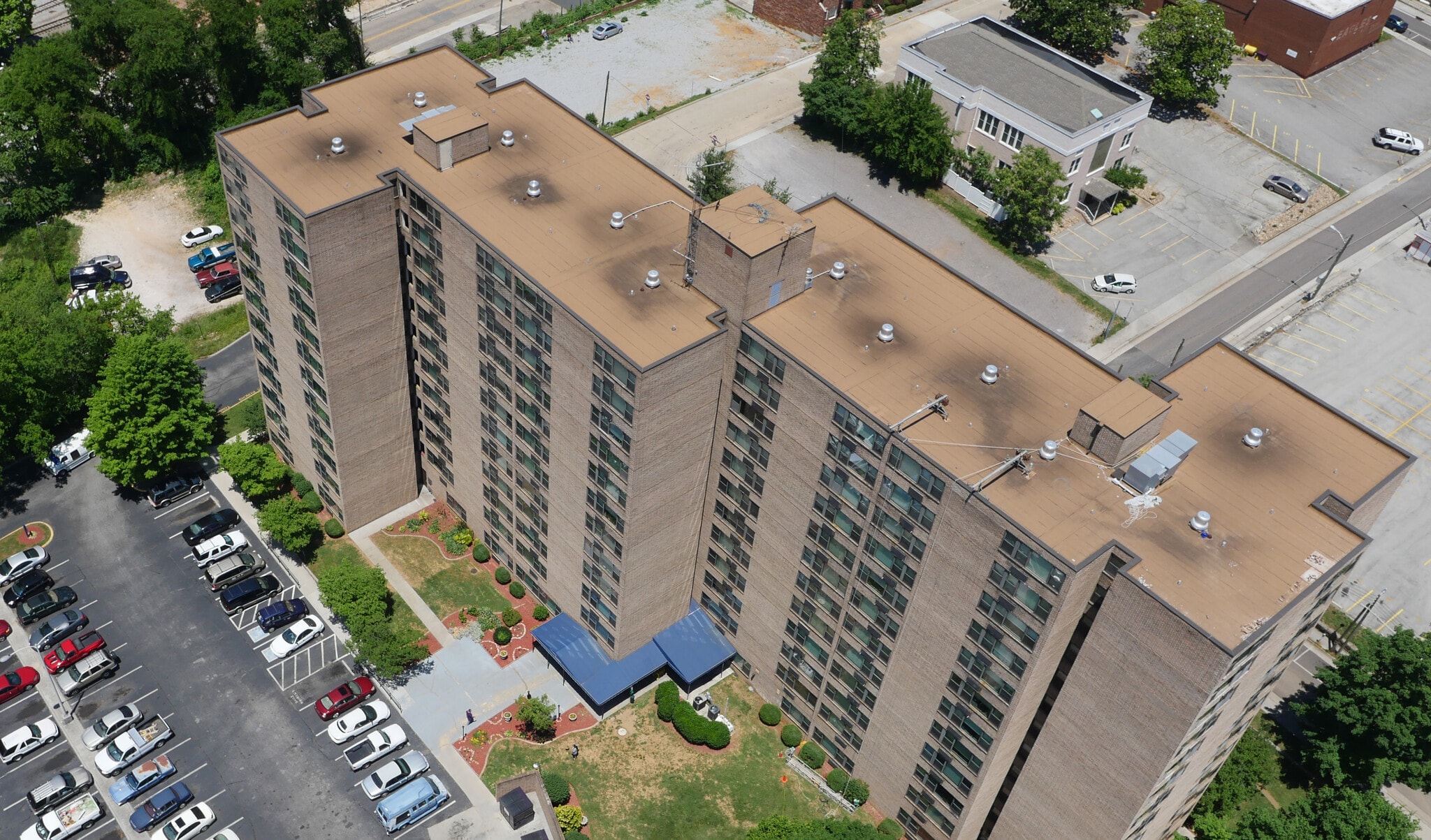 Summit Towers - 201 Locust St Knoxville, TN 37902 | Apartments.com