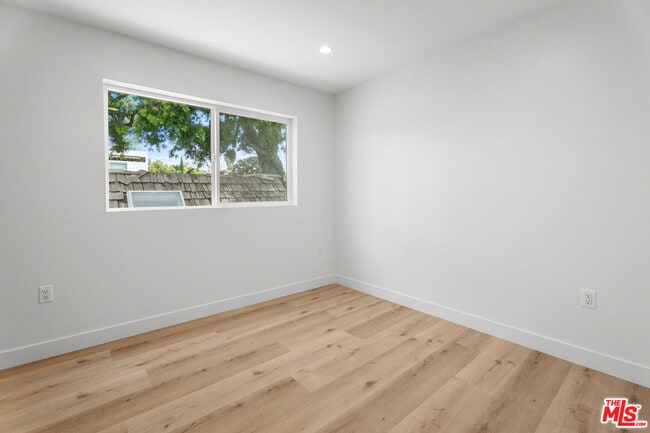 Building Photo - 2154 Patricia Ave