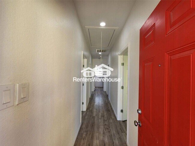 Building Photo - 2706 1/2 Berry St