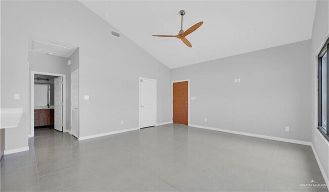 Foto del edificio - 8 Sparrow Rd